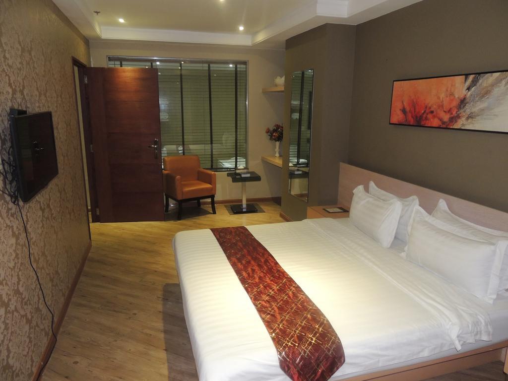 Dela Chambre Hotel Маніла Екстер'єр фото