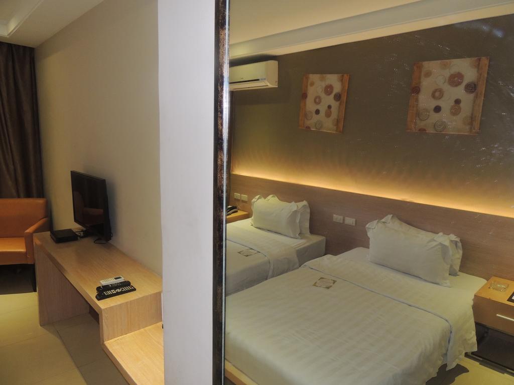 Dela Chambre Hotel Маніла Екстер'єр фото
